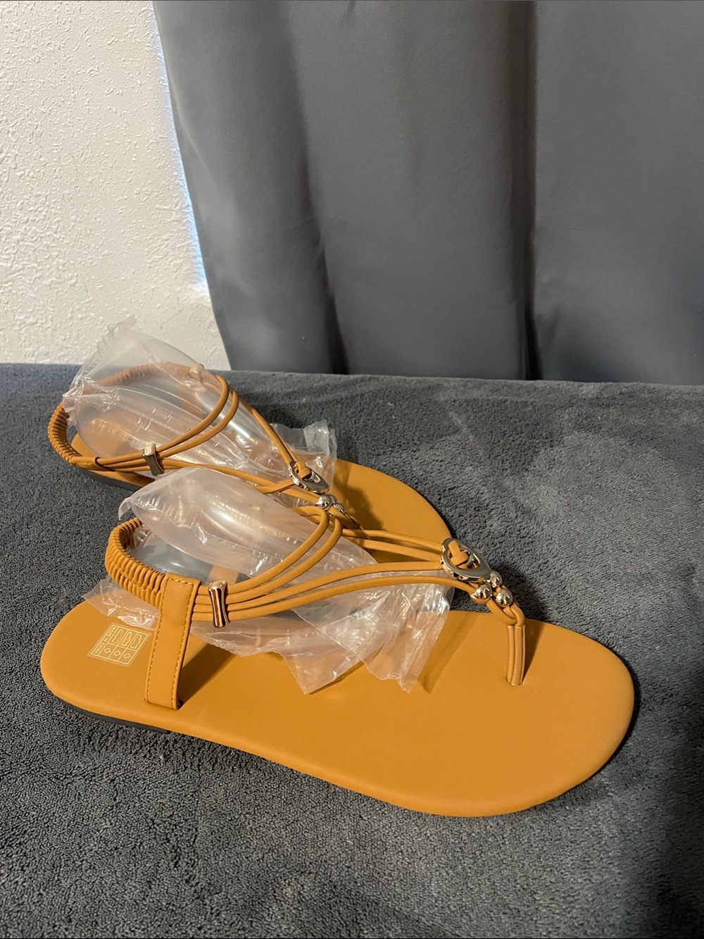 Women's Tan Heart-Detail Strappy Sandals NWOT - Picture 2 of 8
